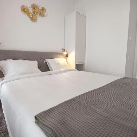 Serenity By Oxygen Apartment